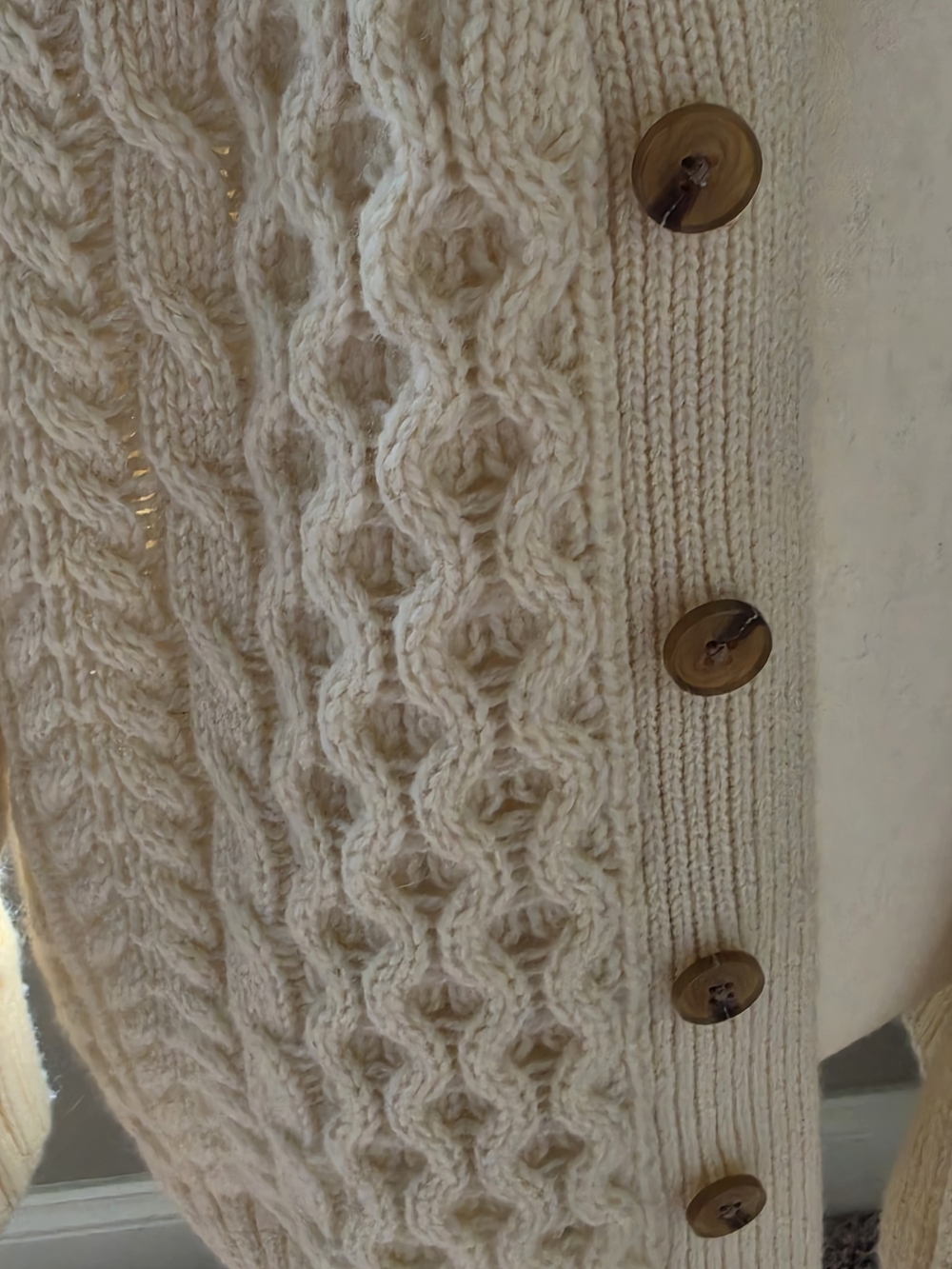 NWT Brandy Melville Cream Chunky Cable Knit Eva Cardigan - One Size - Picture 3 of 5